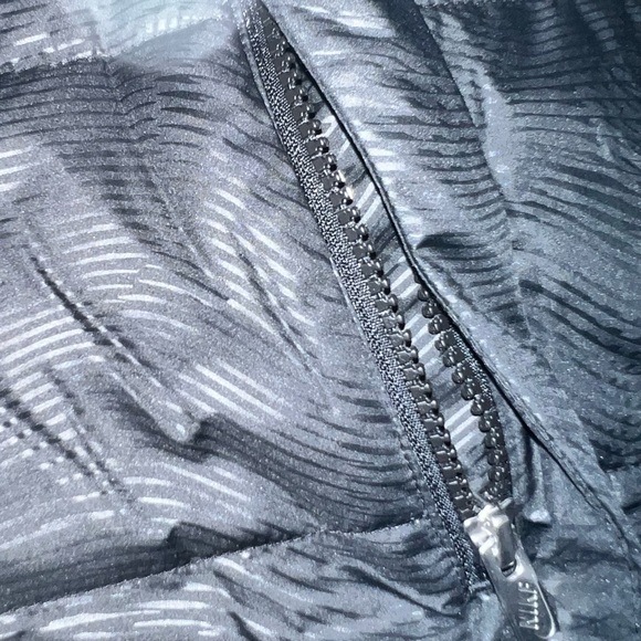 Nike Therma-Fit sz L black print NWT short zip up zip pocket hooded puffer coat - Picture 9 of 16